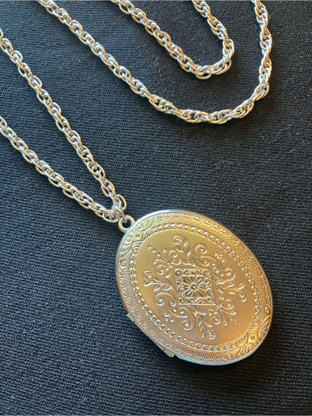 Vintage heirloom silver tone signed Crown Trifari oval photo pendant necklace